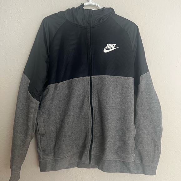Nike Tech Fleece - Picture 1 of 5